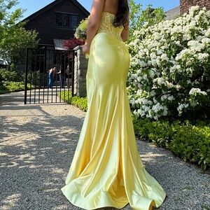 Sherri Hill - Yellow Women’s Prom Dress